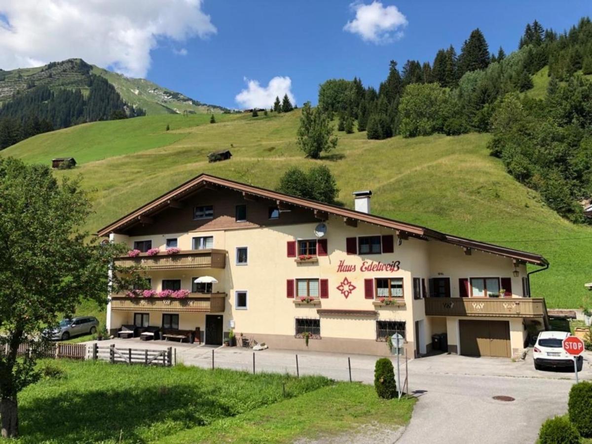 Pension & Ferienwohnungen Haus Edelweiss Holzgau Exterior photo